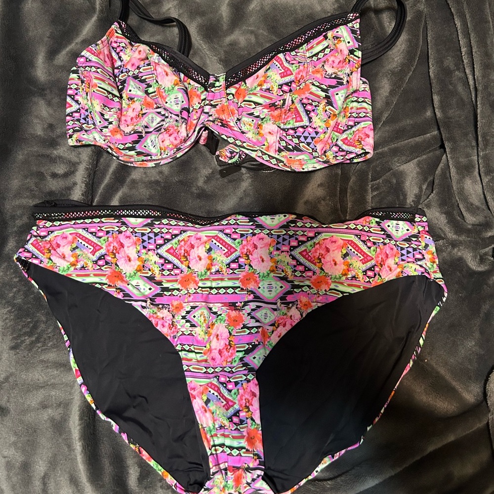 Bikini from Freya Swimwear. Bottoms-XL and Top-38DD